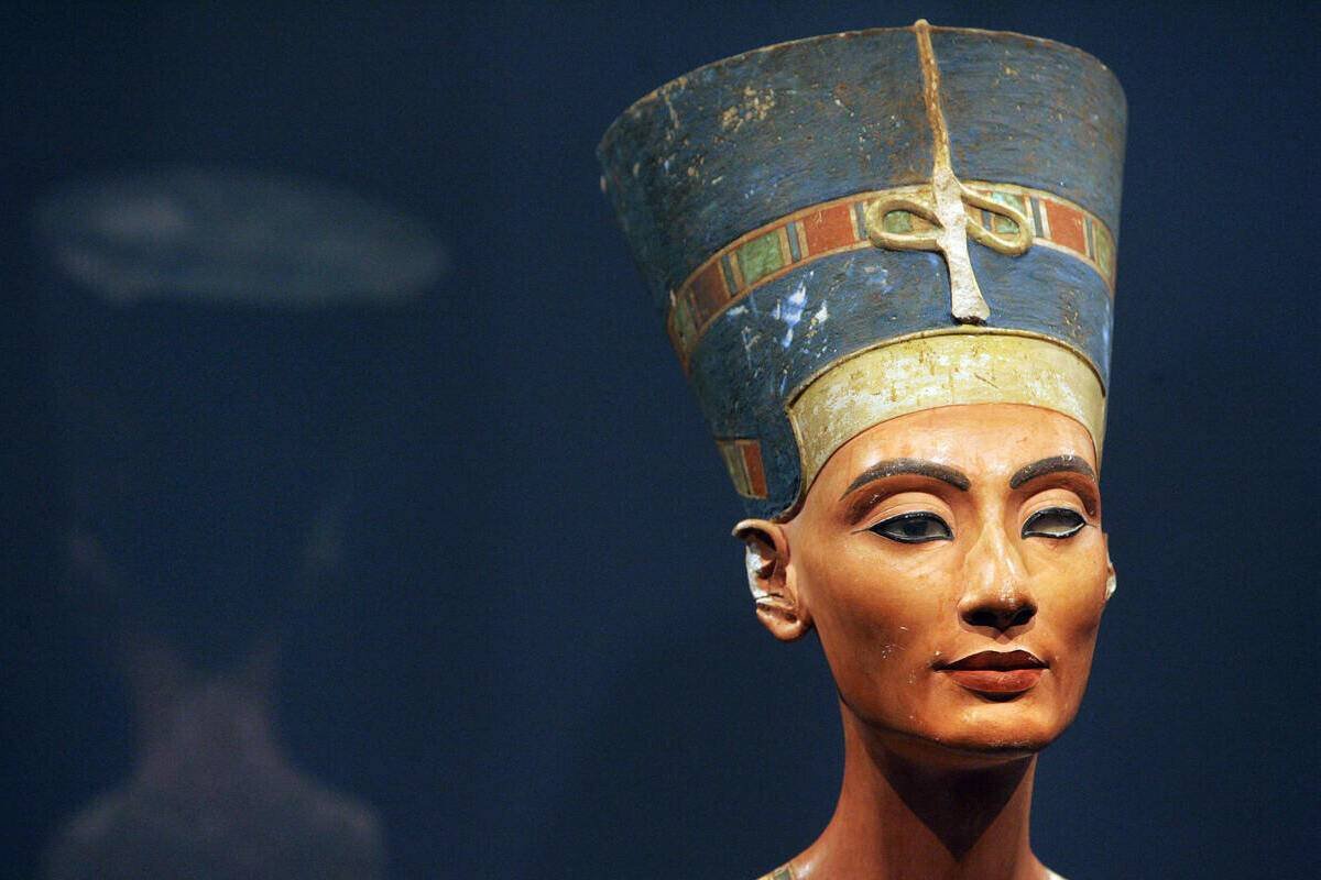 Egyptian Scholar Promises to Return the Bust of Nefertiti from Germany